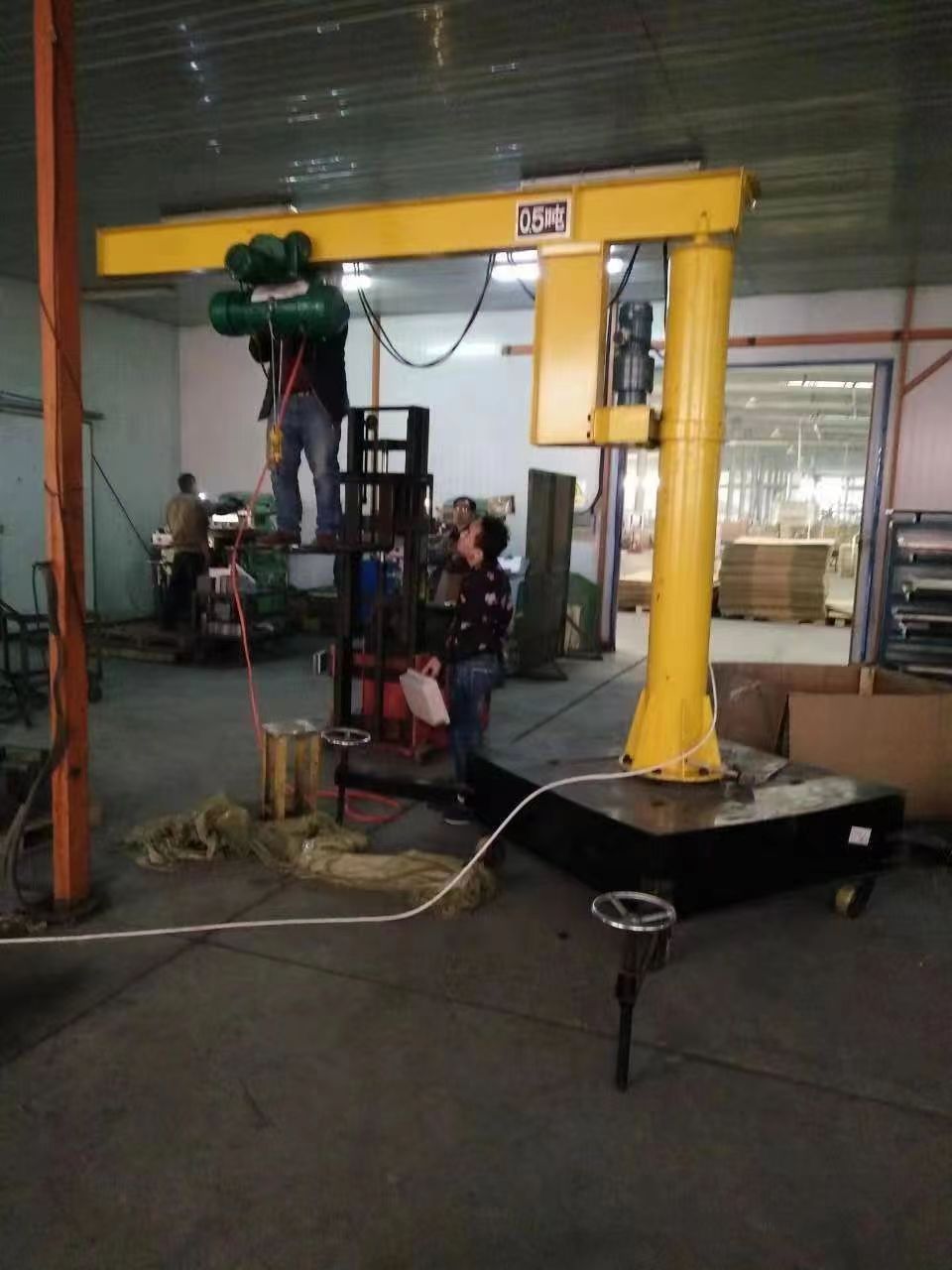 山东齐重重工机械有限公司悬臂吊产品展示