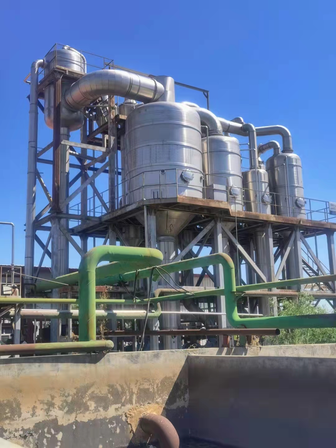 梁山强基二手浓缩型蒸发器设备实拍