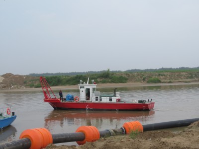 抛锚艇作业现场图