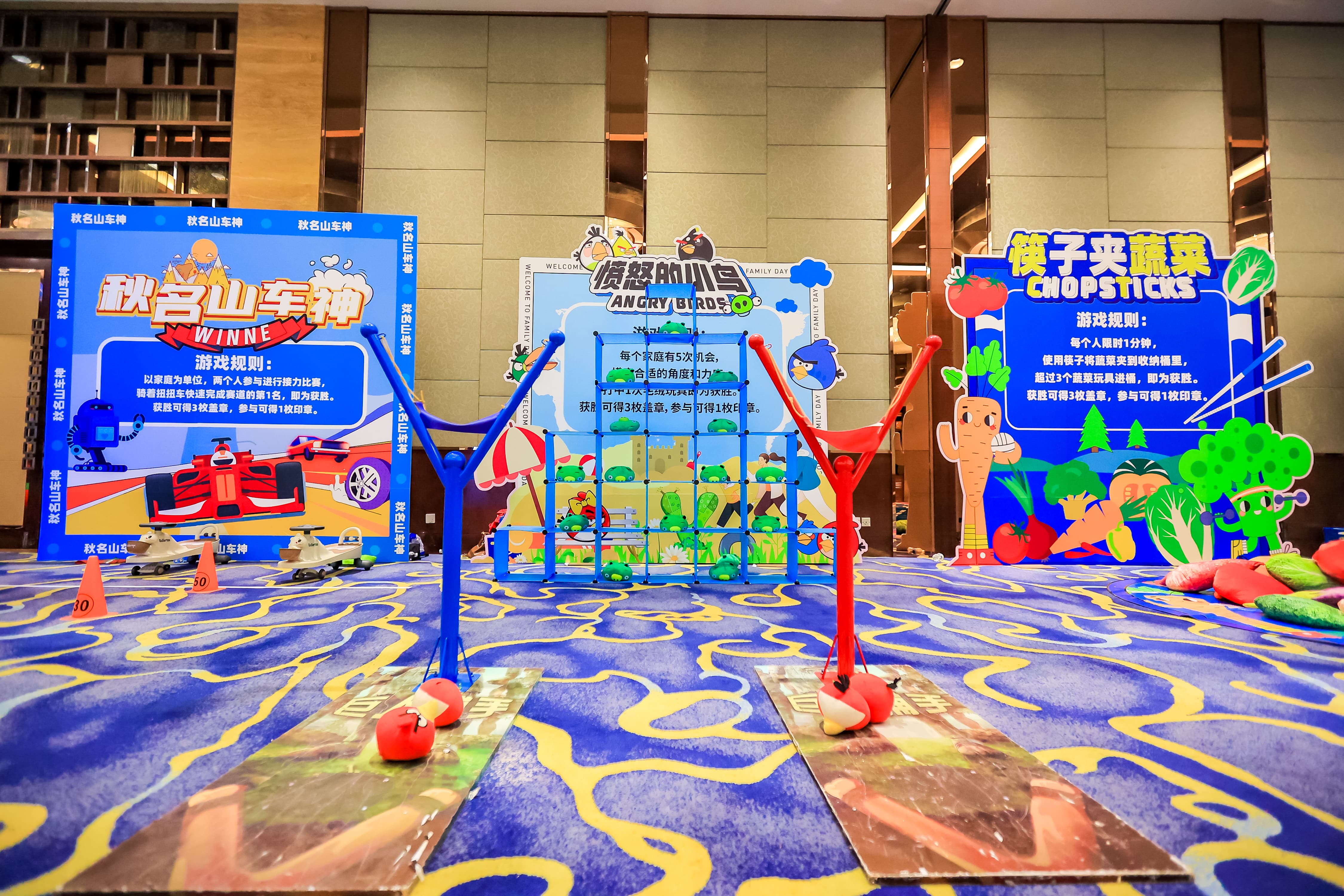 策划团队研讨现场图