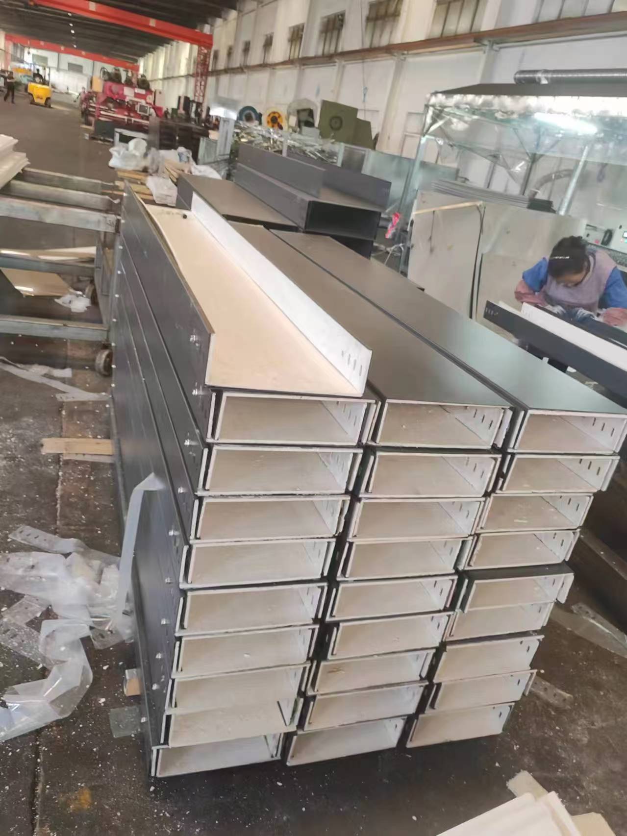 山东荣发电气设备有限公司生产车间