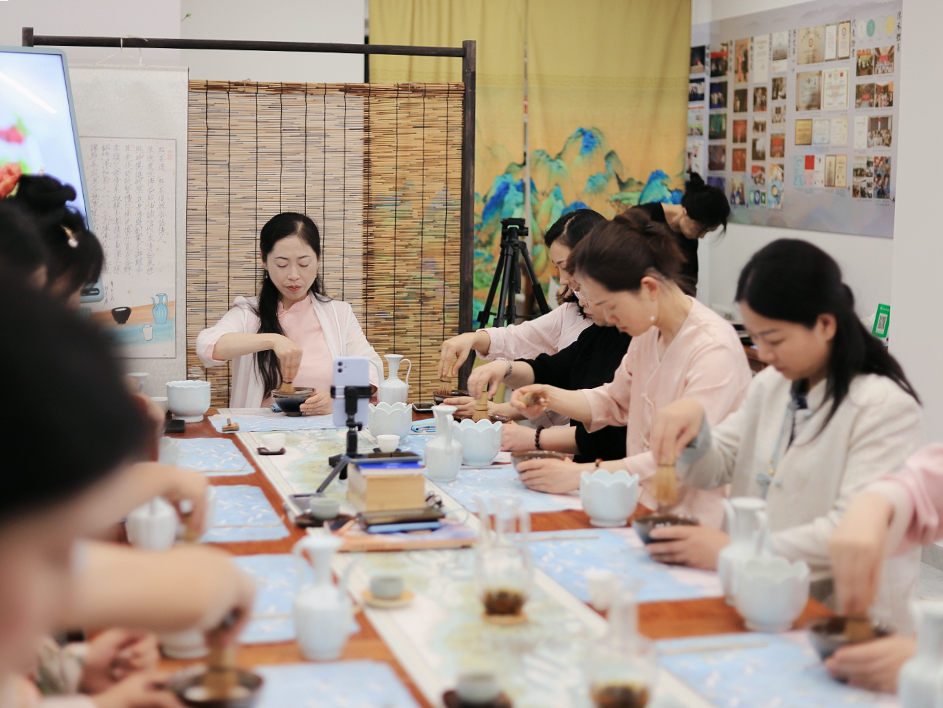 宋联可点茶教学现场