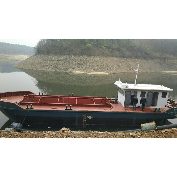 山东海鼎液压开体泥驳作业场景