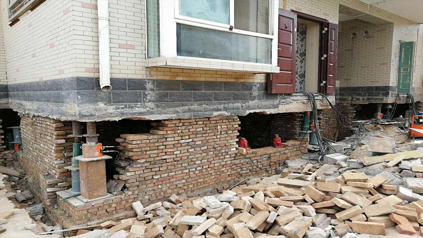 房屋转向施工现场