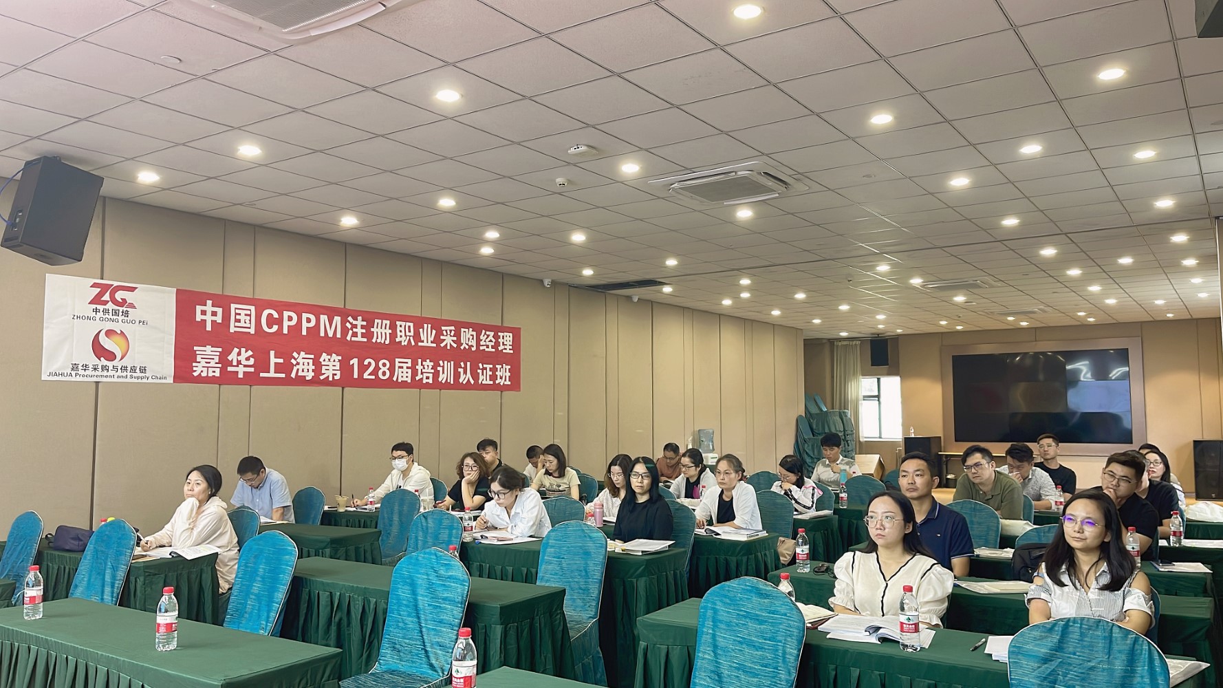 中供国培学员课堂图