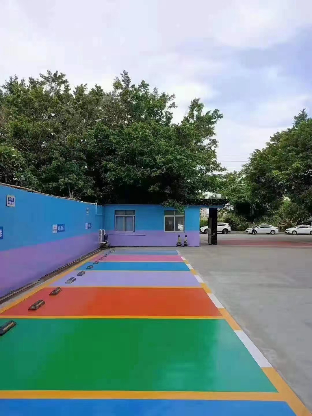 透水地坪罩面剂施工效果