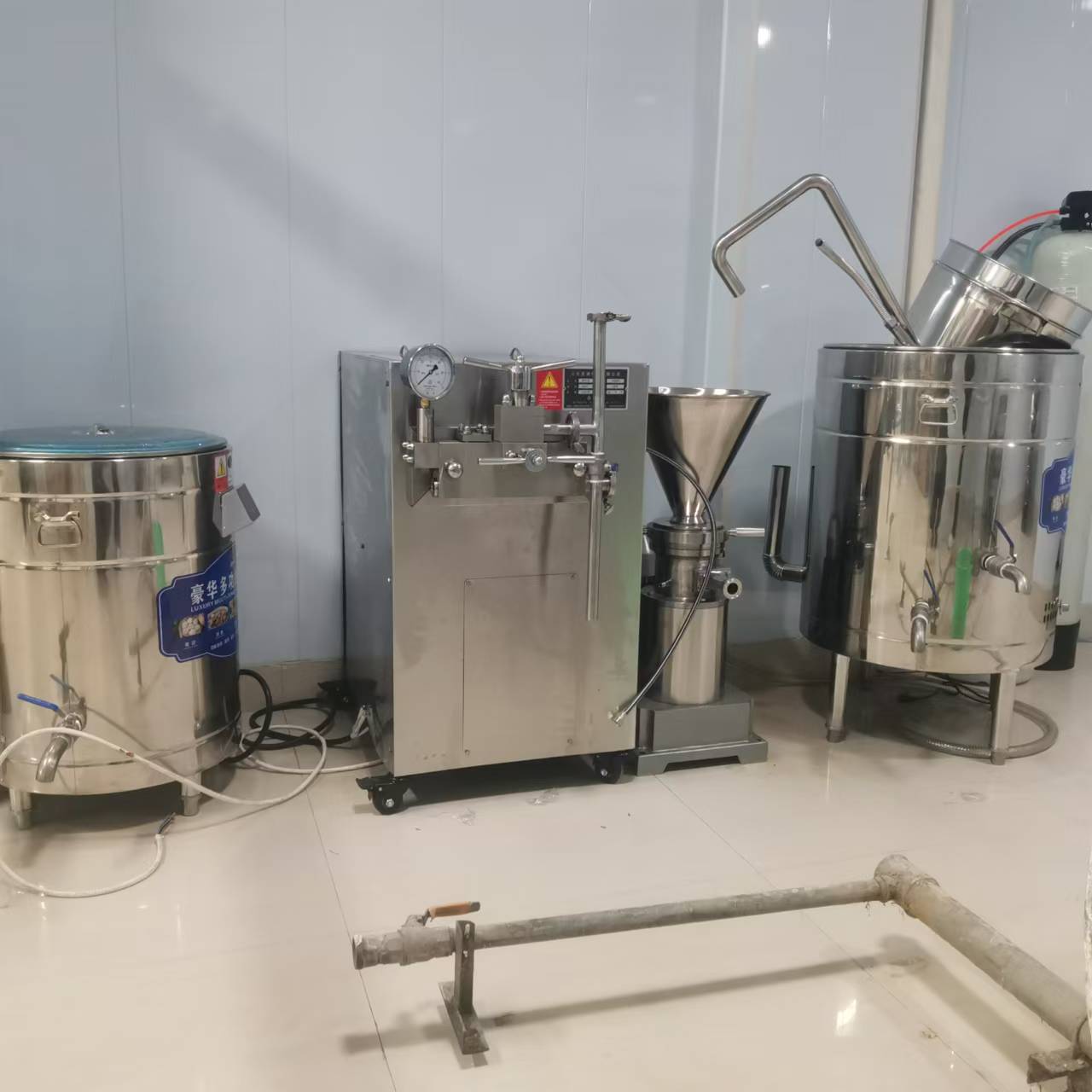 志诚鲲鹏机械骨汤机工作场景