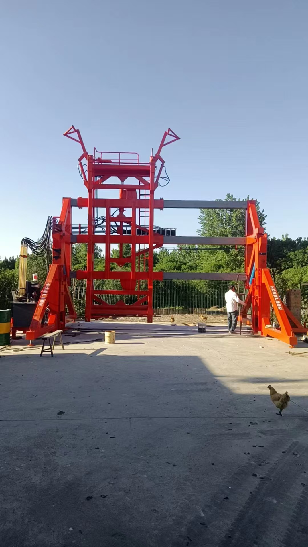 山东金贯集装箱翻转机作业现场