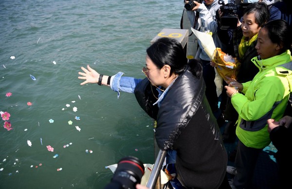 天海海上礼仪服务船只场景图
