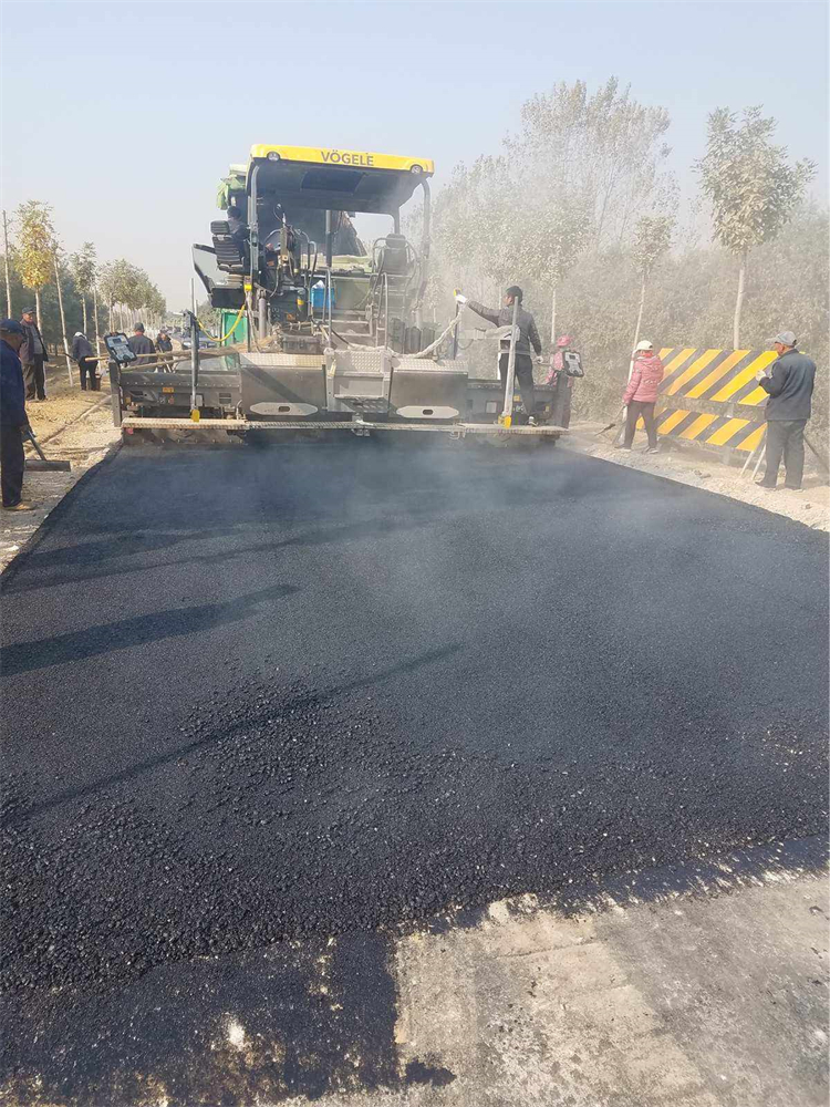 沥青路面养护现场