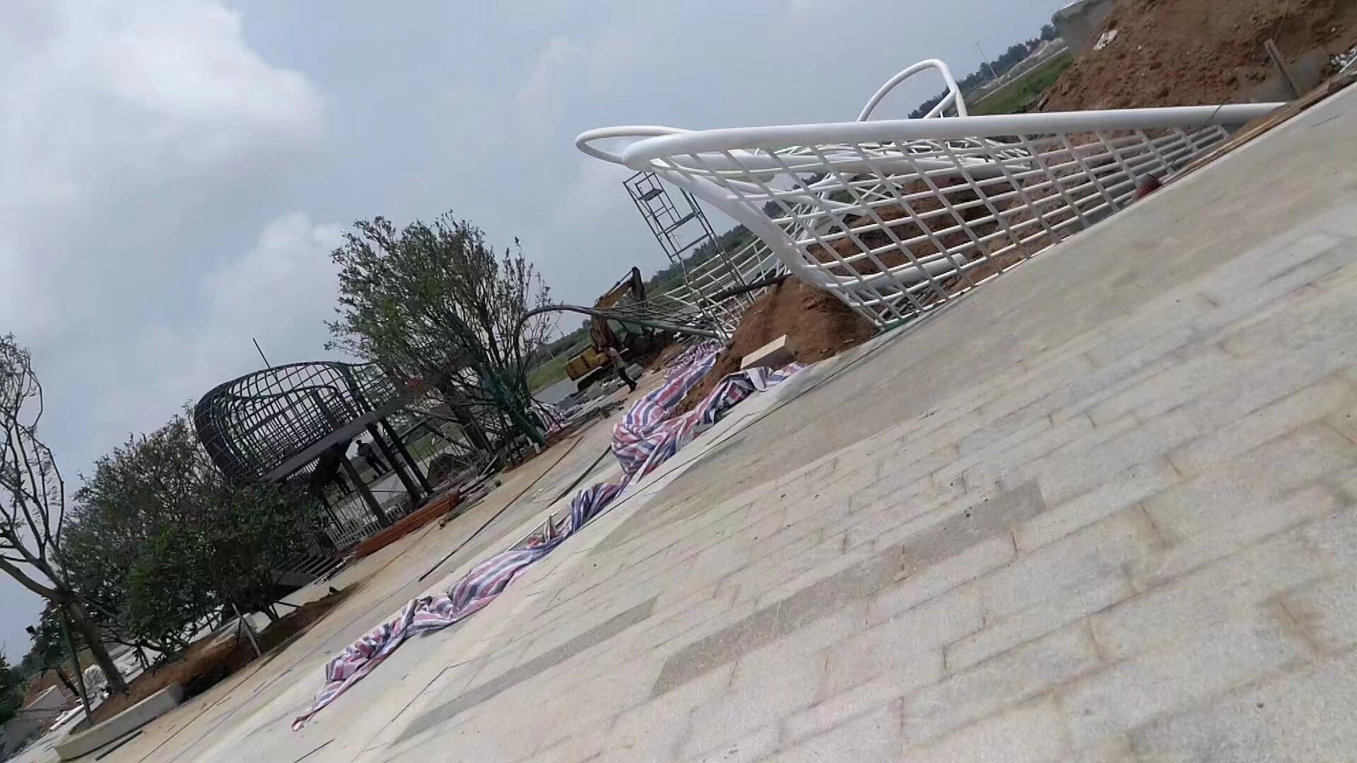 上海雷兴弯管异形钢结构产品