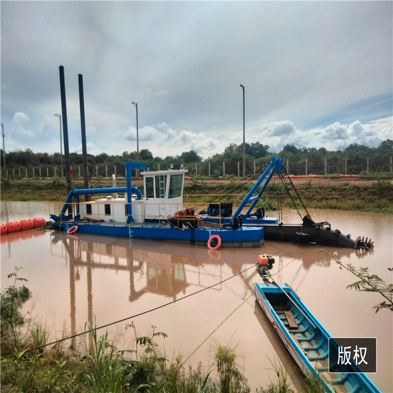 青州科大环保机械有限公司挖沙船作业现场