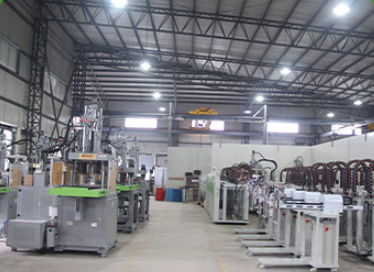 捷晨立式双色液态硅胶转盘射出成型机安装现场图