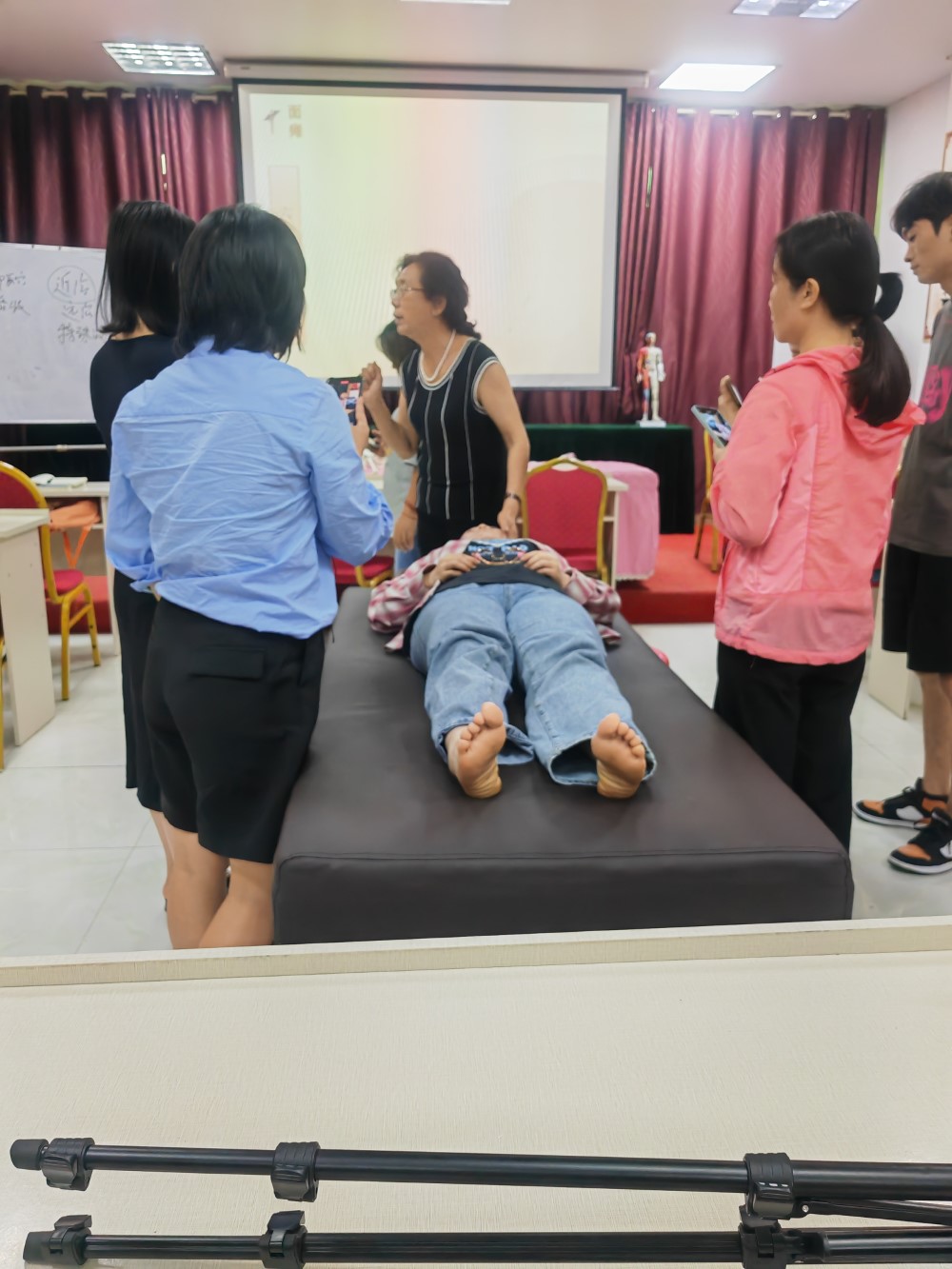 学员实操产后康复手法