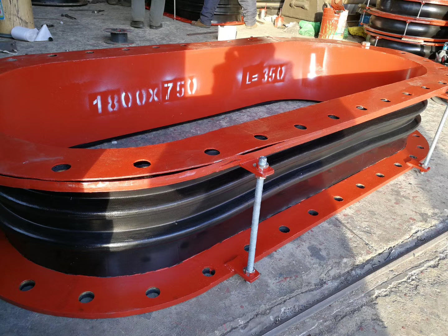 大口径橡胶接头生产场景