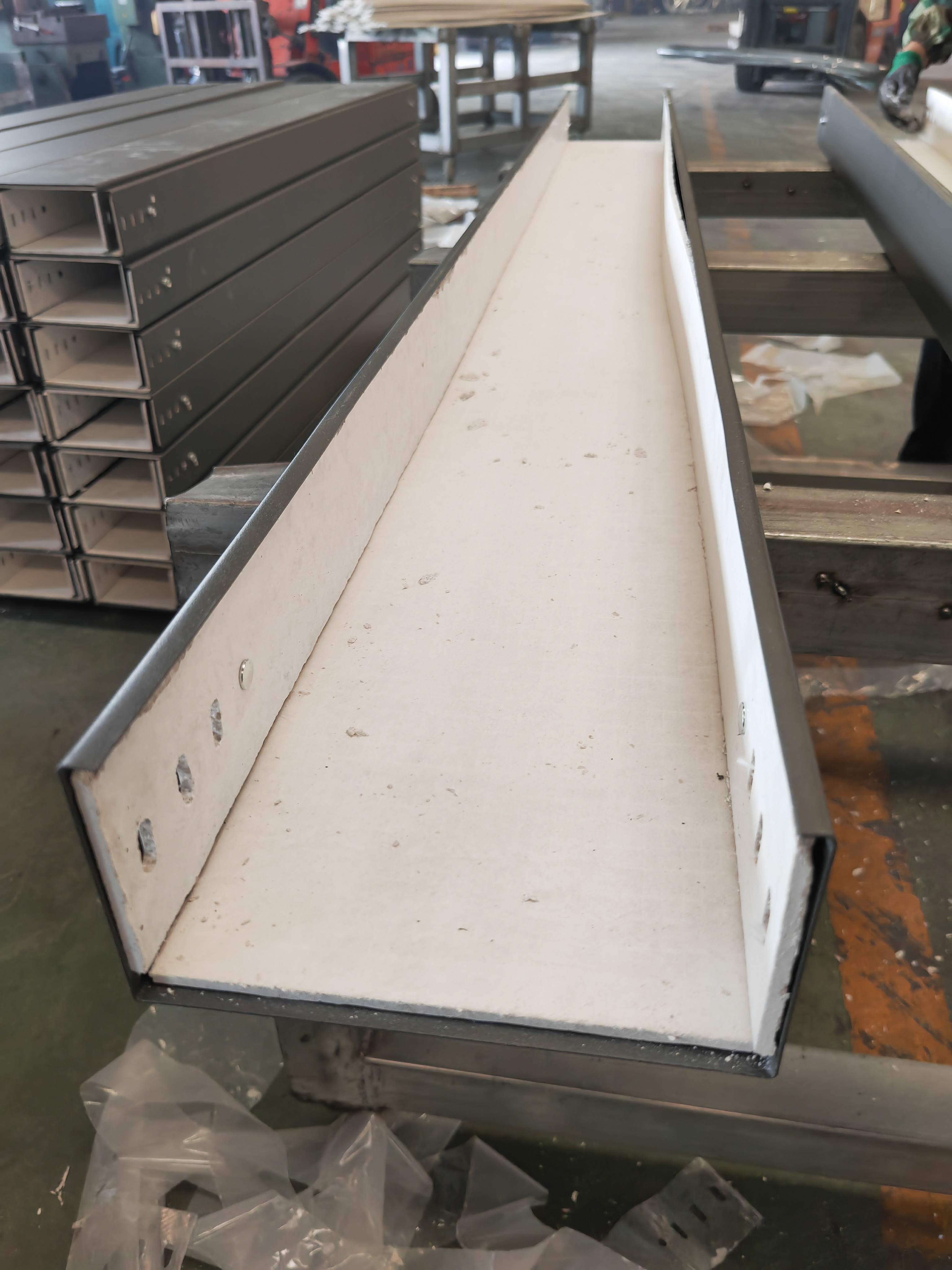 山东荣发电气生产车间