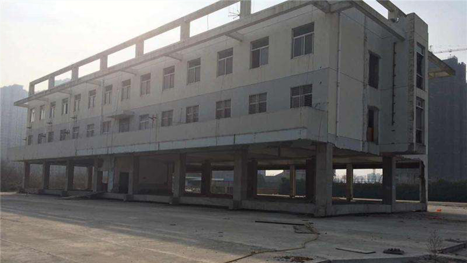 平移完成后的建筑物