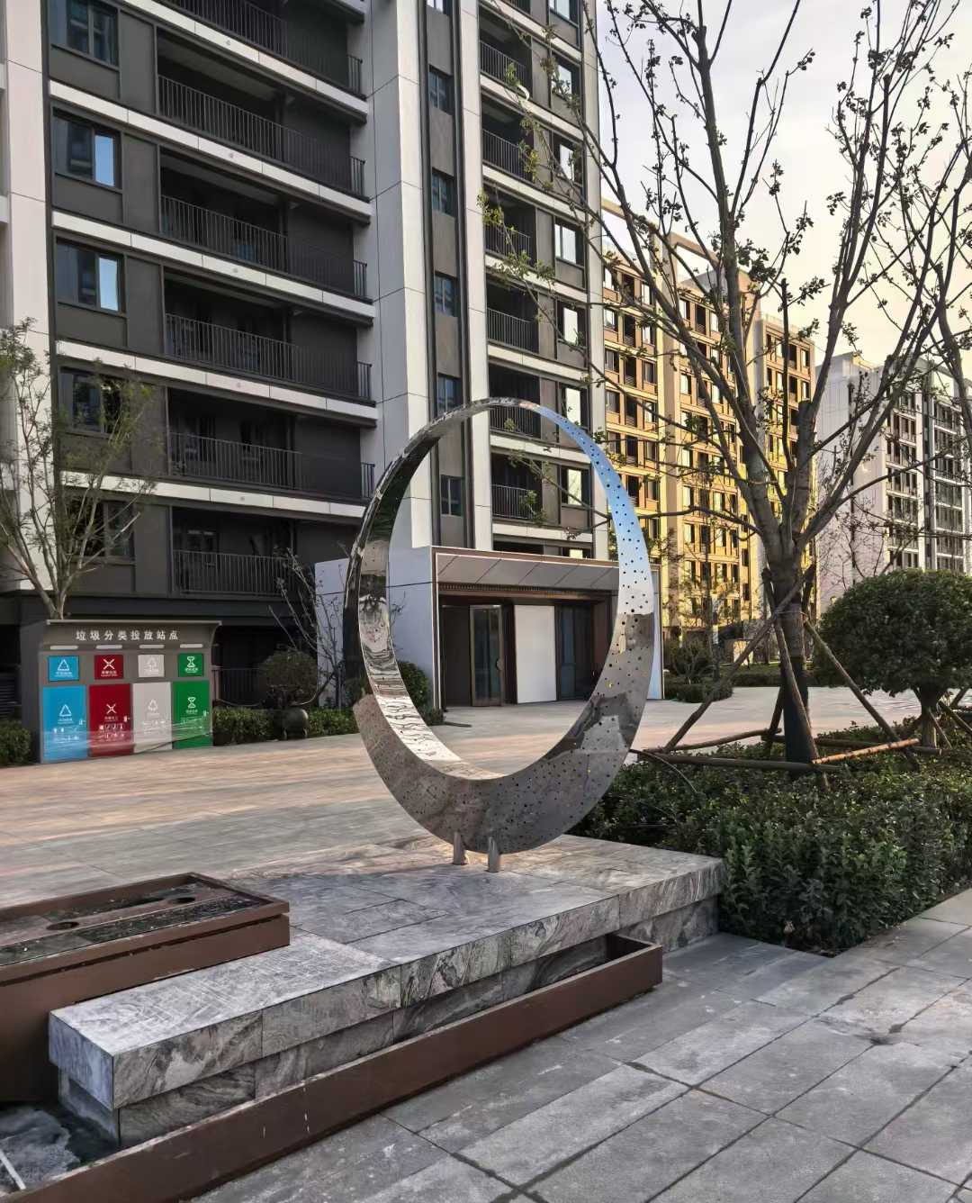 曲阳县米开朗园林雕塑有限公司玻璃钢卡通雕塑案例