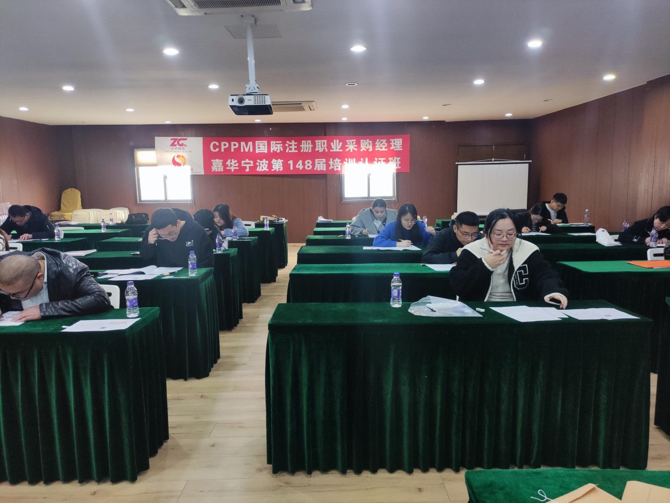 中供国培学员互动场景