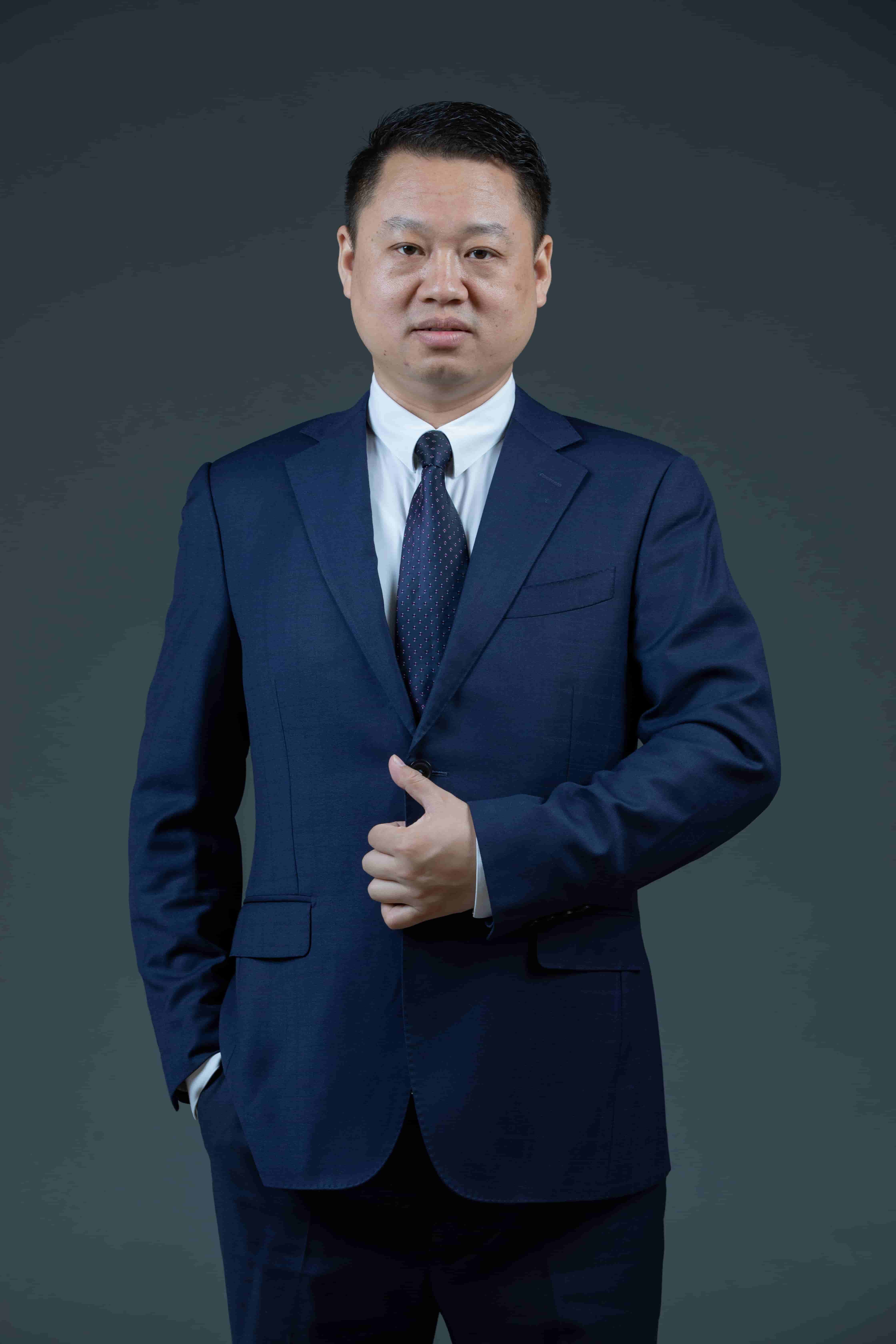 周燕平律师工作场景