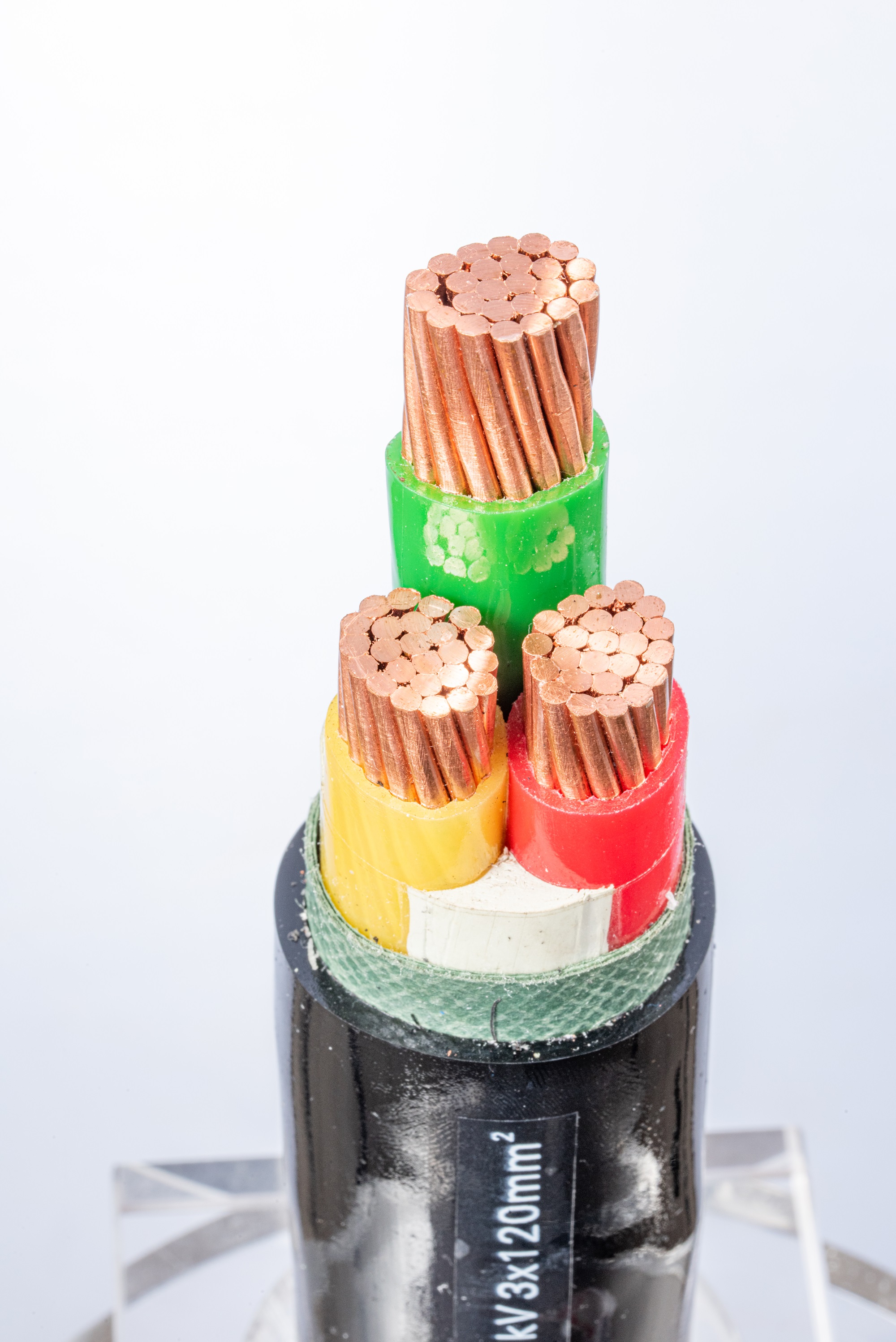 青岛长城电缆集团生产车间