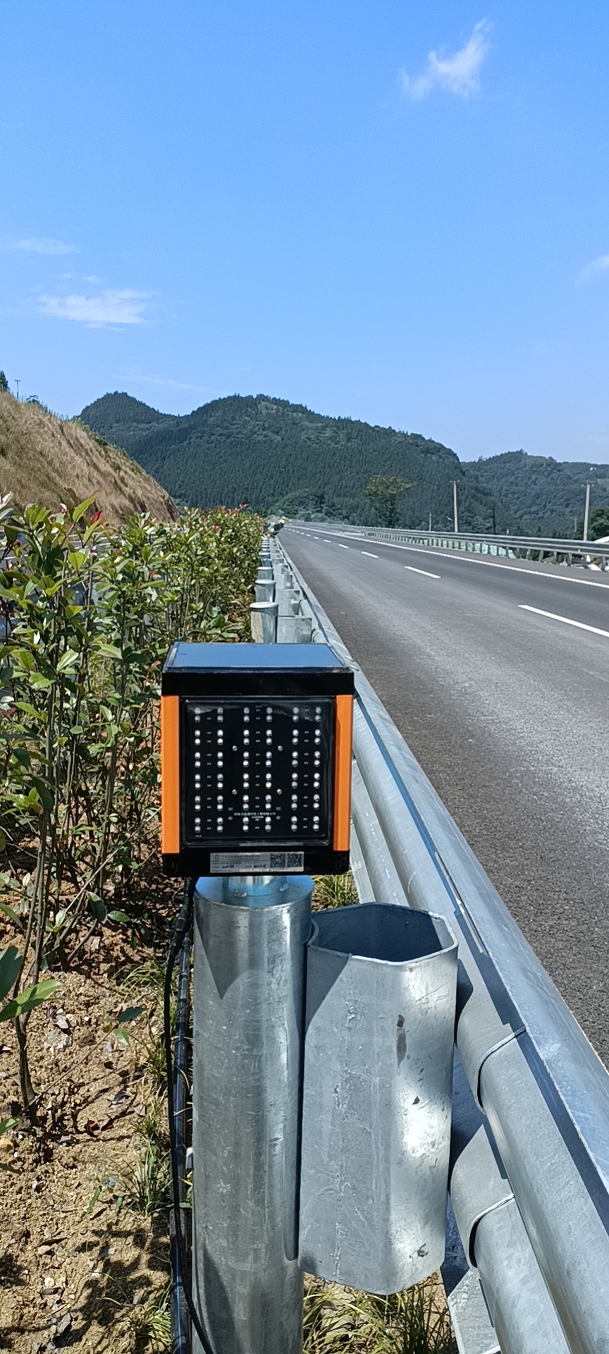 道路黄闪灯产品图