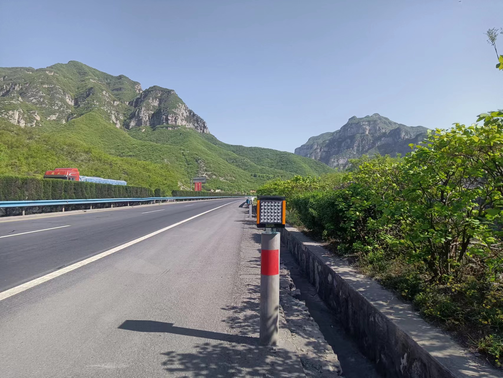 道路边缘标灯产品图