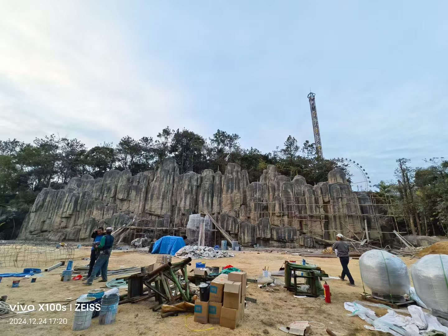 假山构建施工现场图