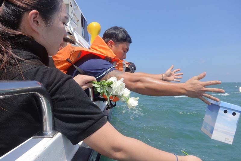 海葬服务团队工作图