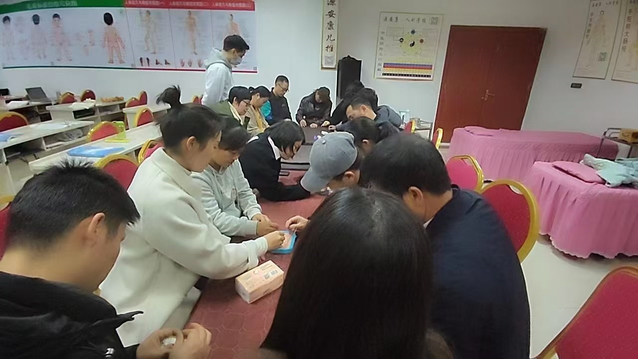 源安康杏林培训学校实操教学现场