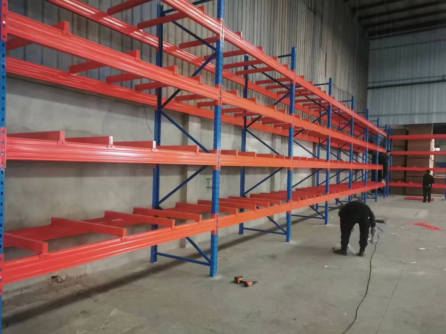 河北政润金属制品有限公司工厂仓储货架生产场景