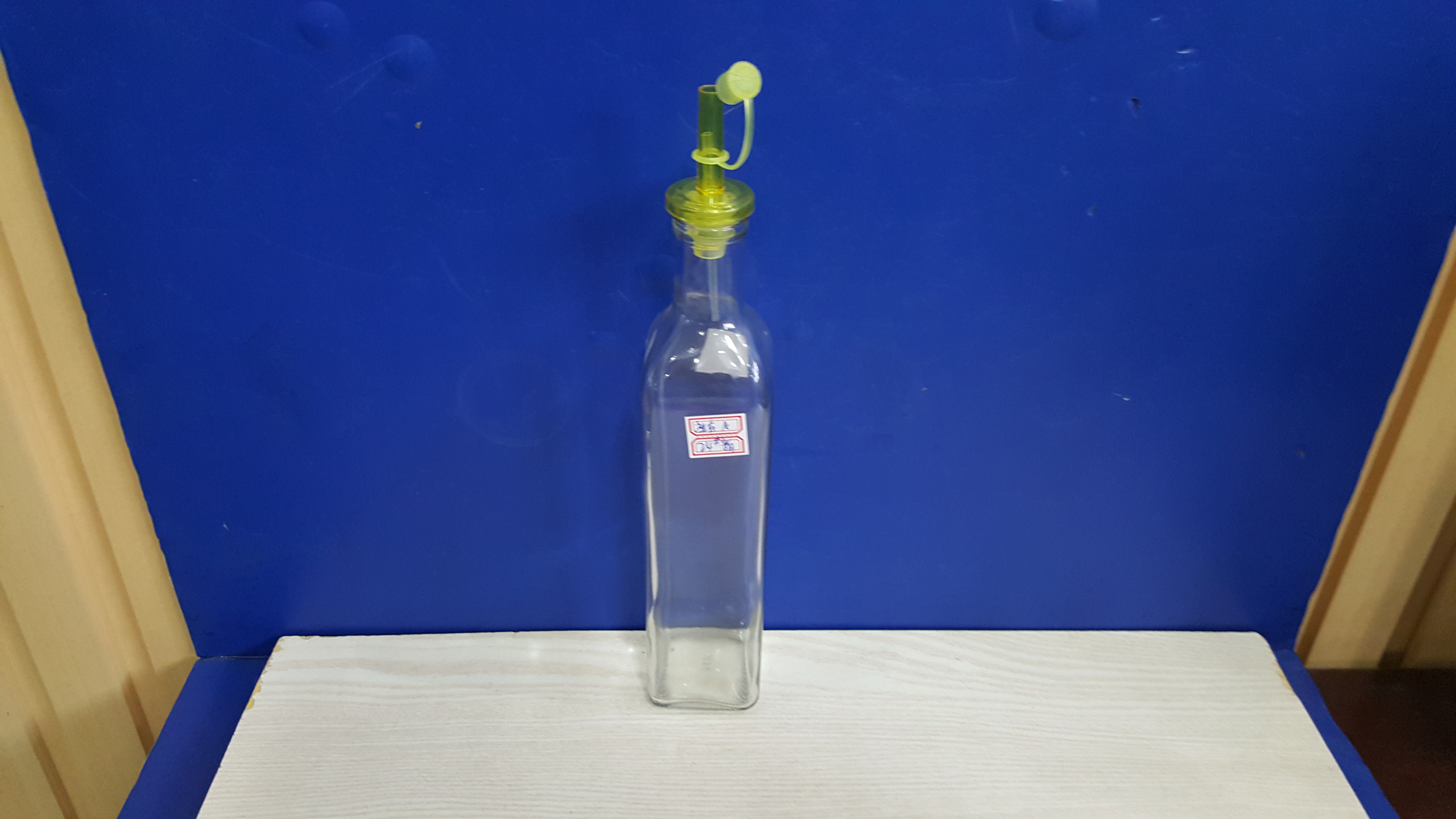 徐州群益玻璃科技油瓶产品陈列