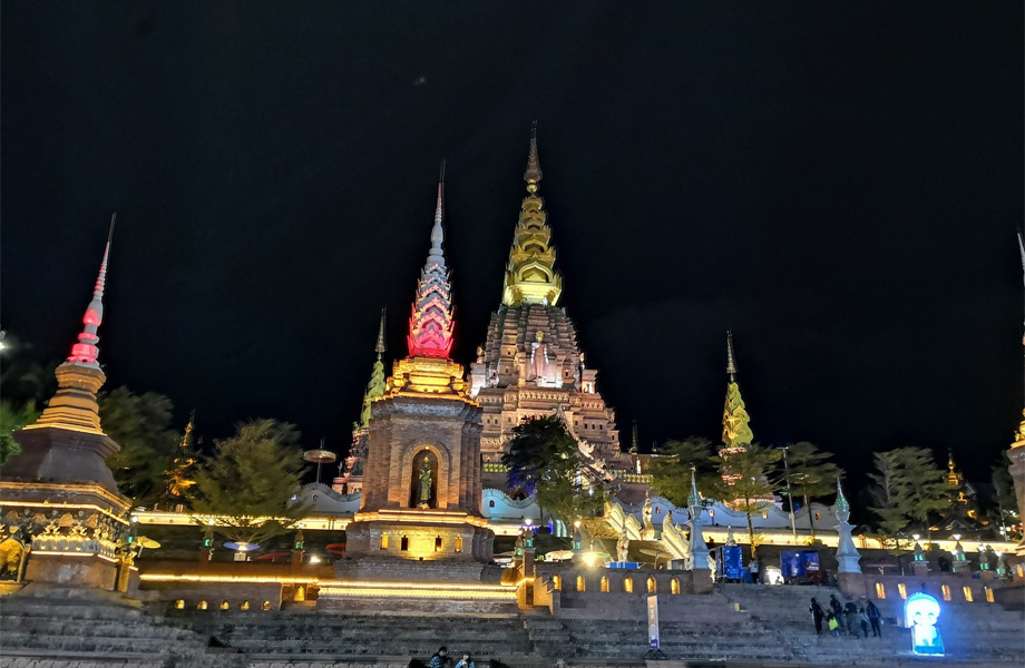 旅行社团队工作场景