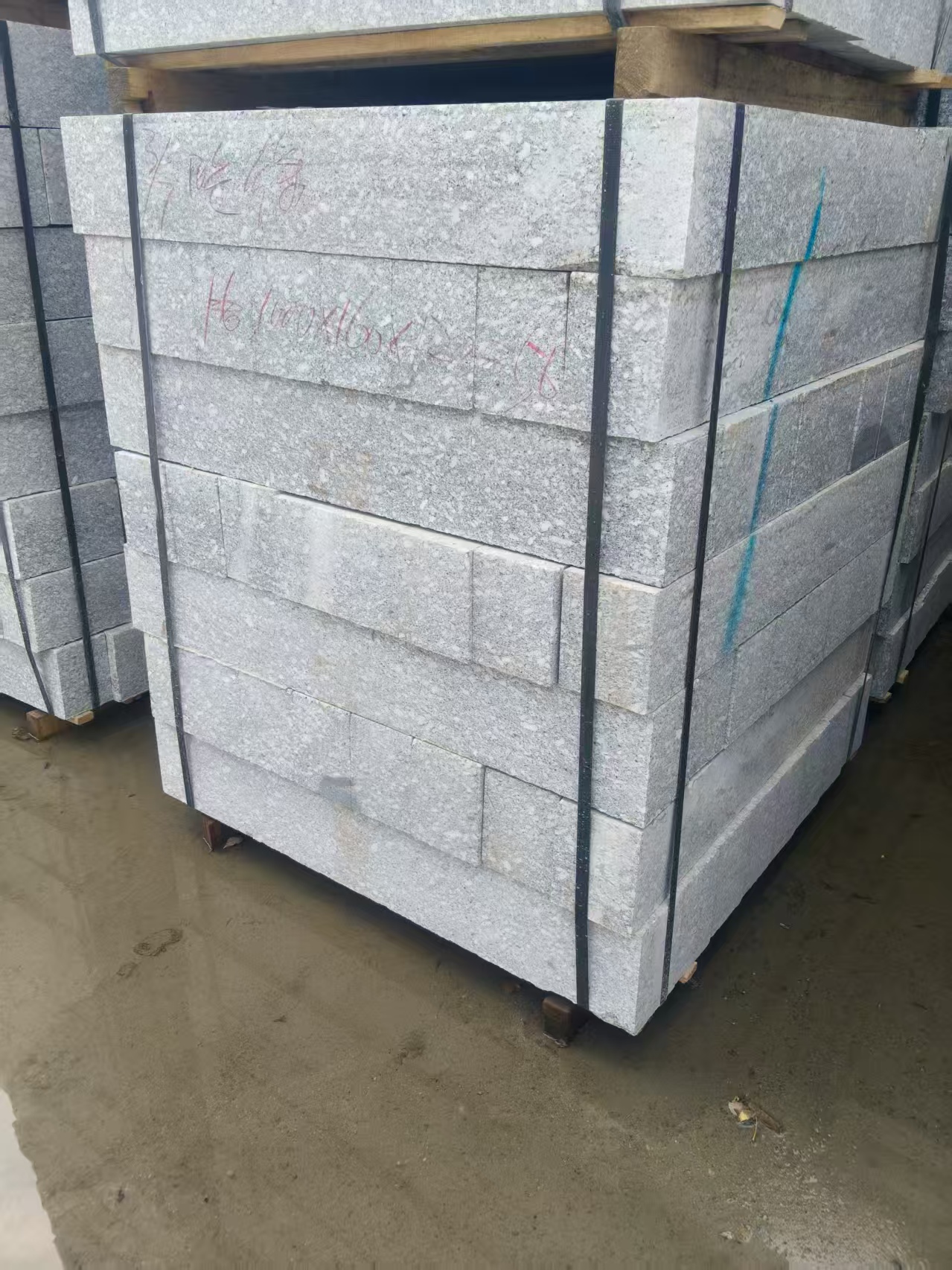 哈尔滨超远水泥制品透水砖生产现场