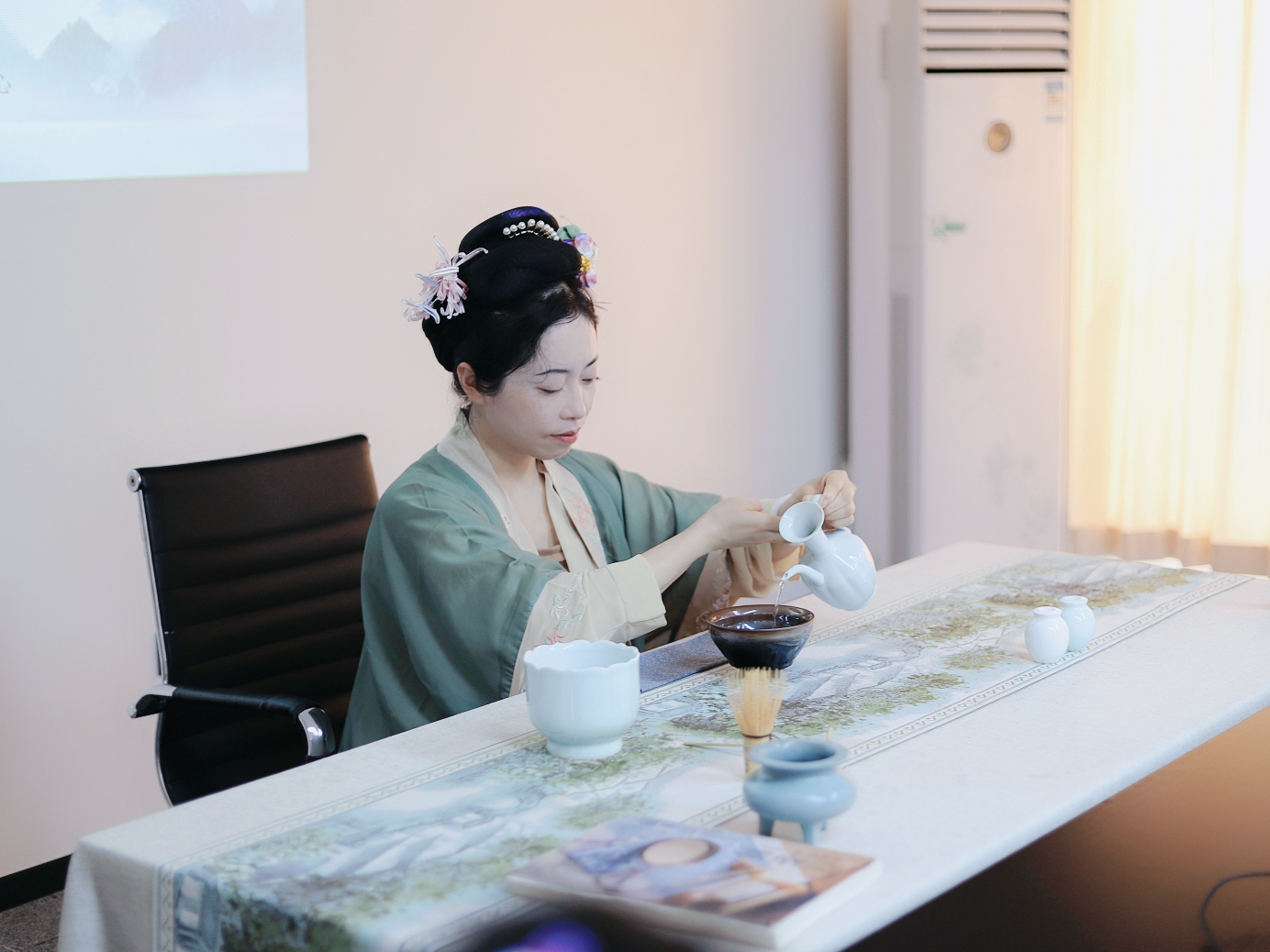 江苏古画里的茶文化学校场景图