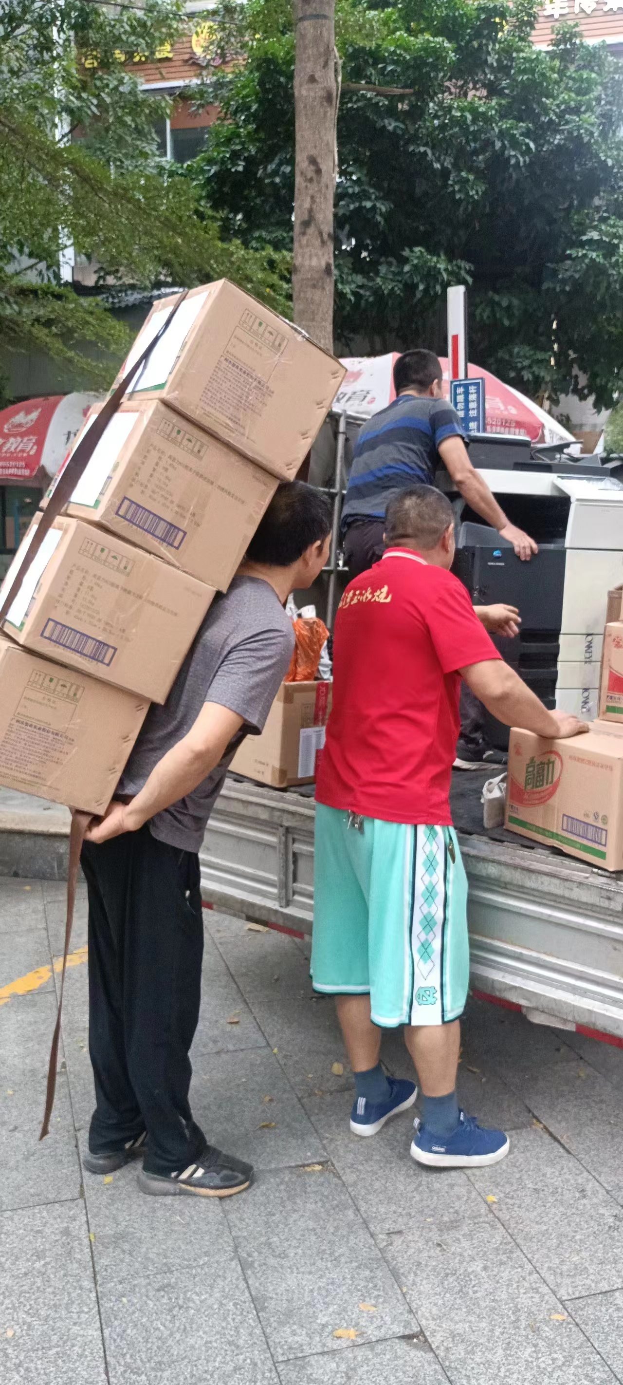 广州人人搬家设备搬运现场