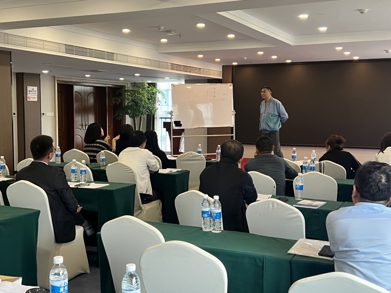 中供国培学员互动