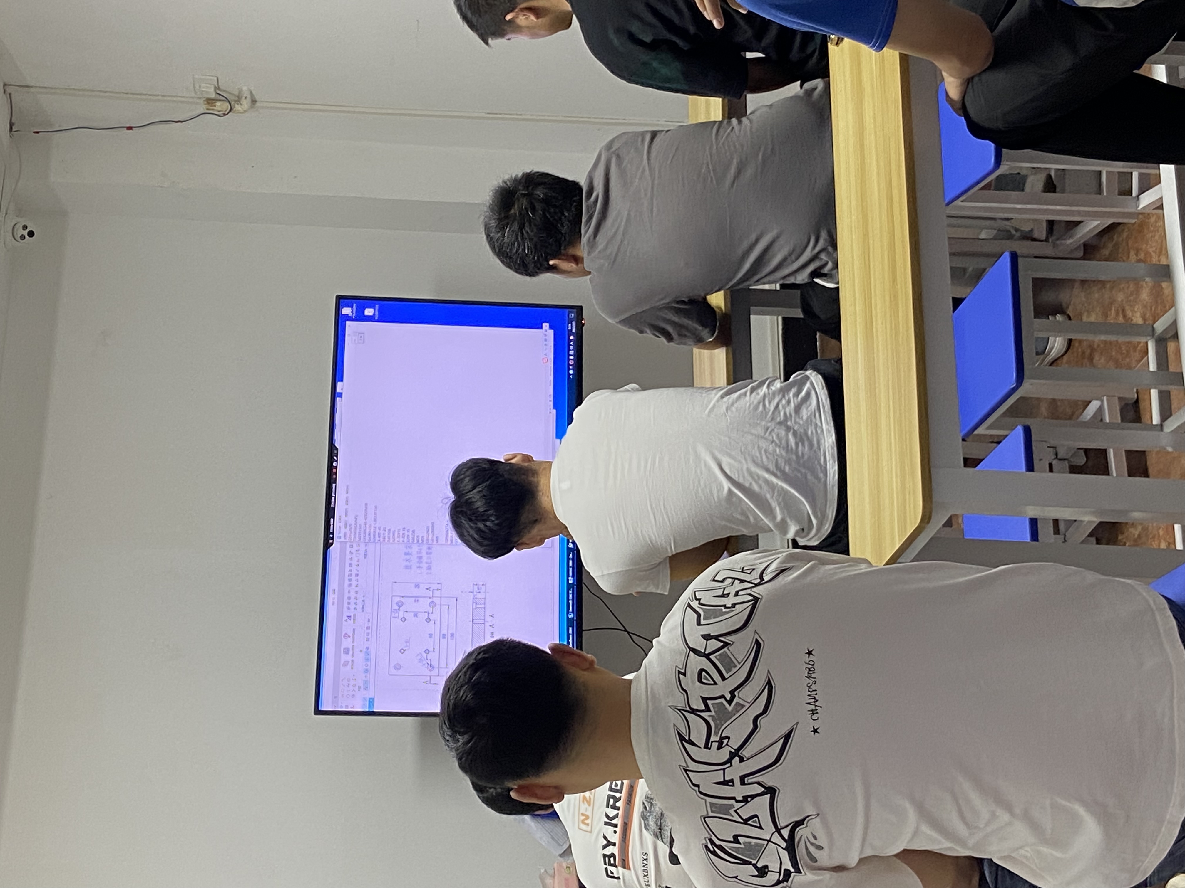 欧凡CNC培训学员实操场景