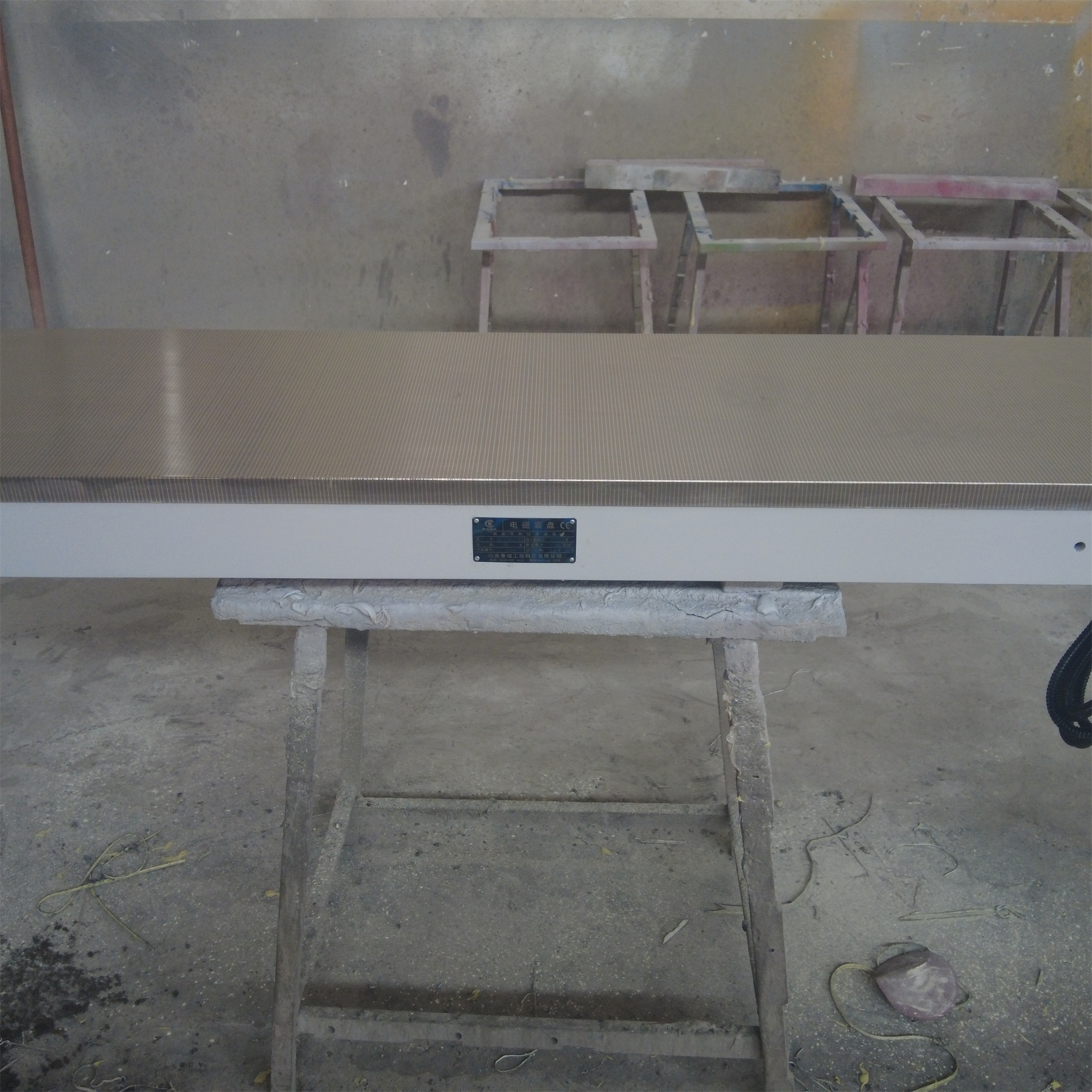 山东鲁磁电磁吸盘生产场景