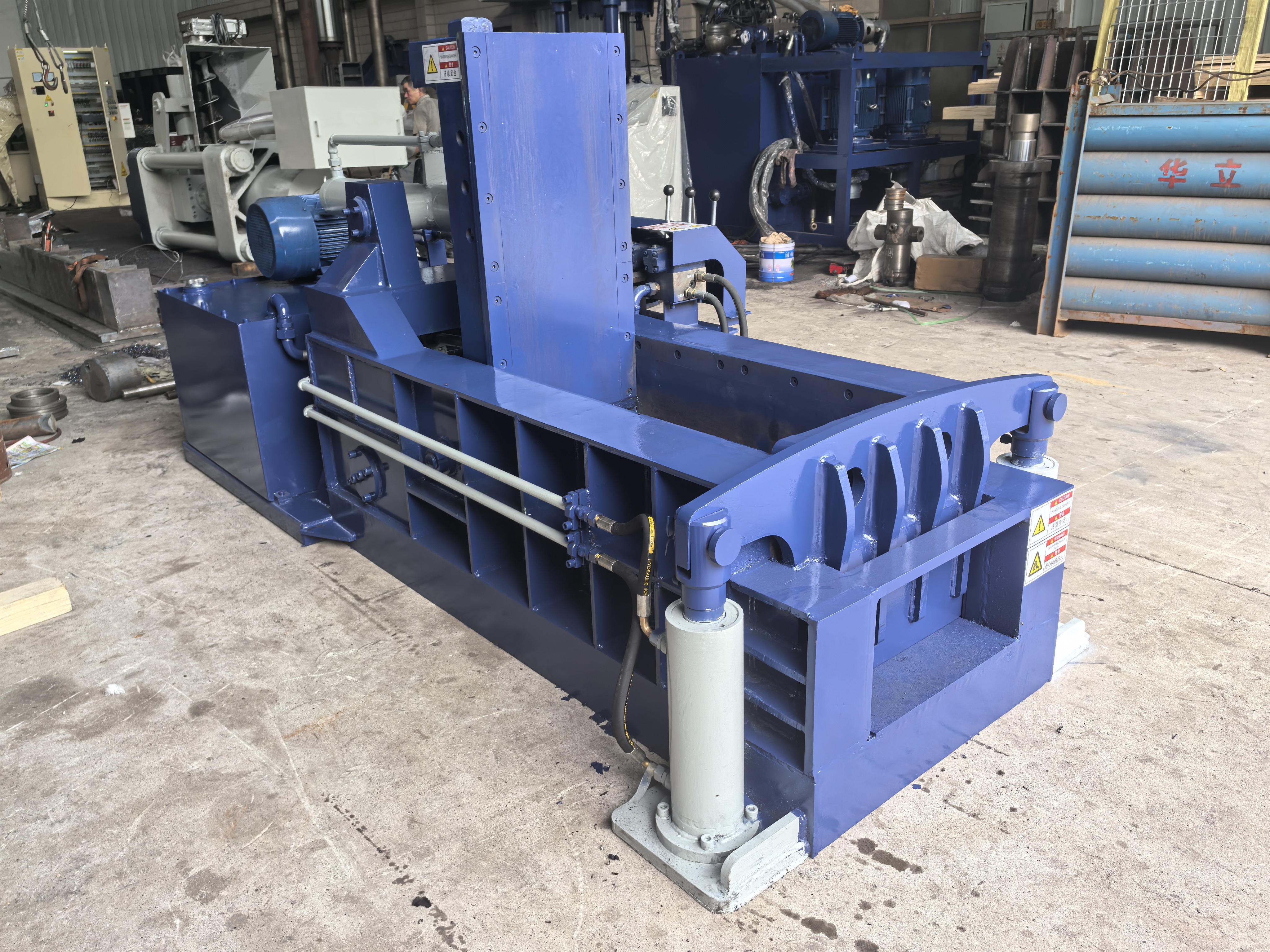 德尚环保压块机运行场景