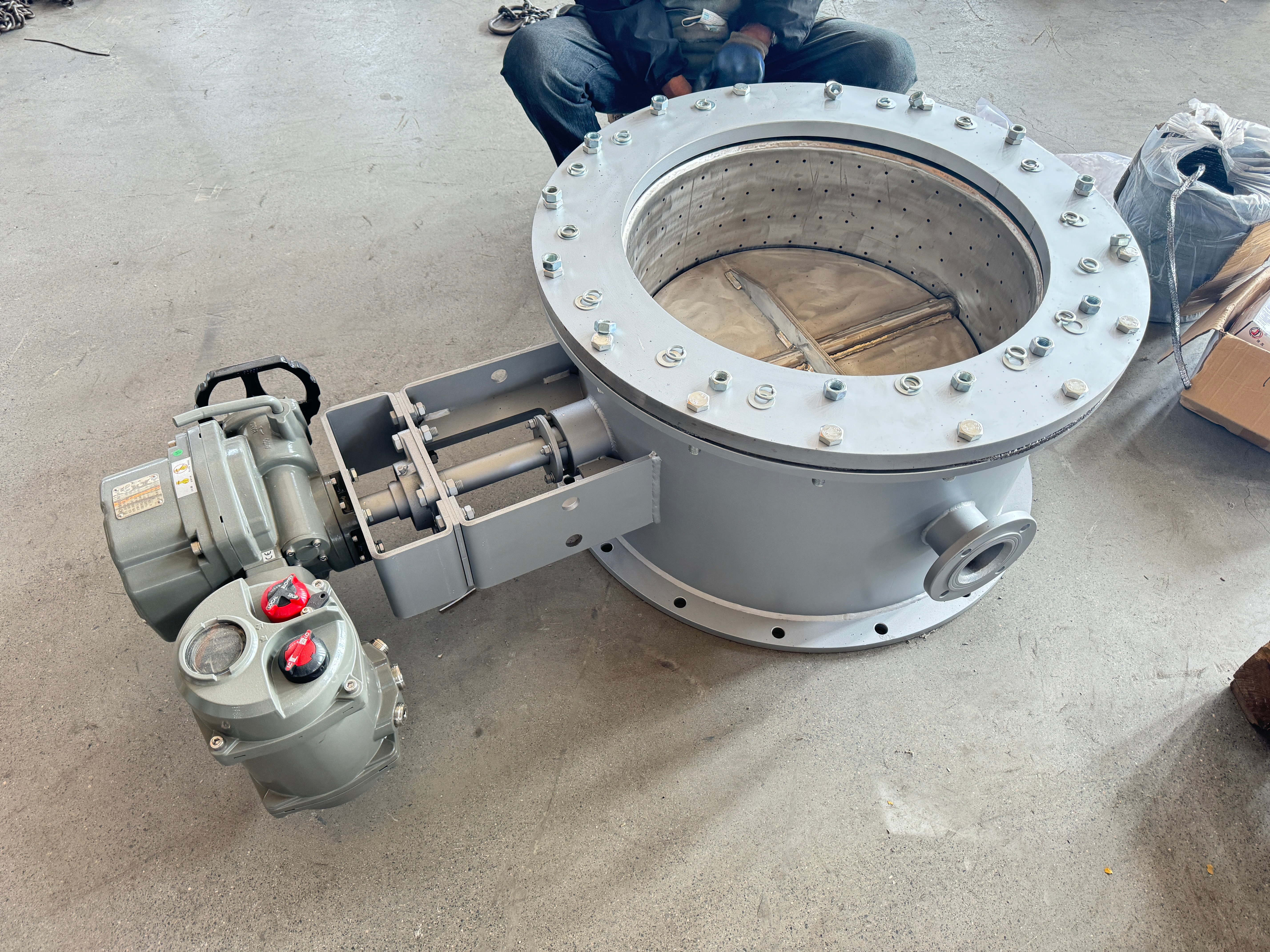 泰州华业挡板门生产场景