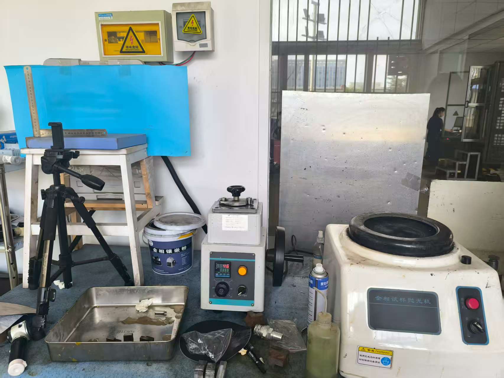 检测设备操作场景