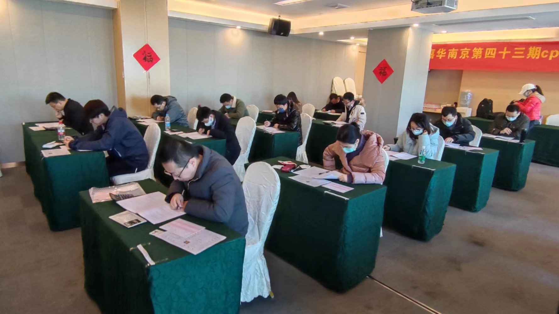 中供国培课程现场