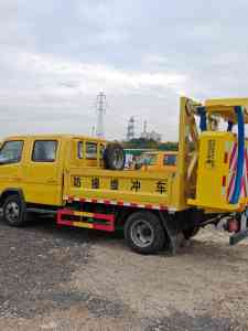 湖北防撞缓冲车出租哪家强？大黄蜂机电设备有限公司性能优、服务好