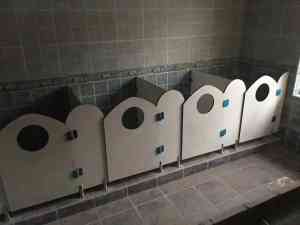 2025年武汉邑峰建材有限公司卫生间隔断产品全景解析报告，基于实际应用的特点及优势深度分析！