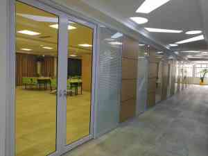 2025年广州办公室及卫生间玻璃隔断制造商全景解析报告，基于专业测评的技术、性能及市场优势深度分析！