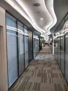 广州耀优装饰工程有限责任公司：专业办公室隔断优质厂家，施工误差控制在3mm内