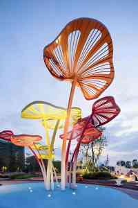 不锈钢景观雕塑源头厂家推荐曲阳县华跃雕塑有限公司，专业制造各类不锈钢雕塑，技术团队全程把控，保障高品质出品