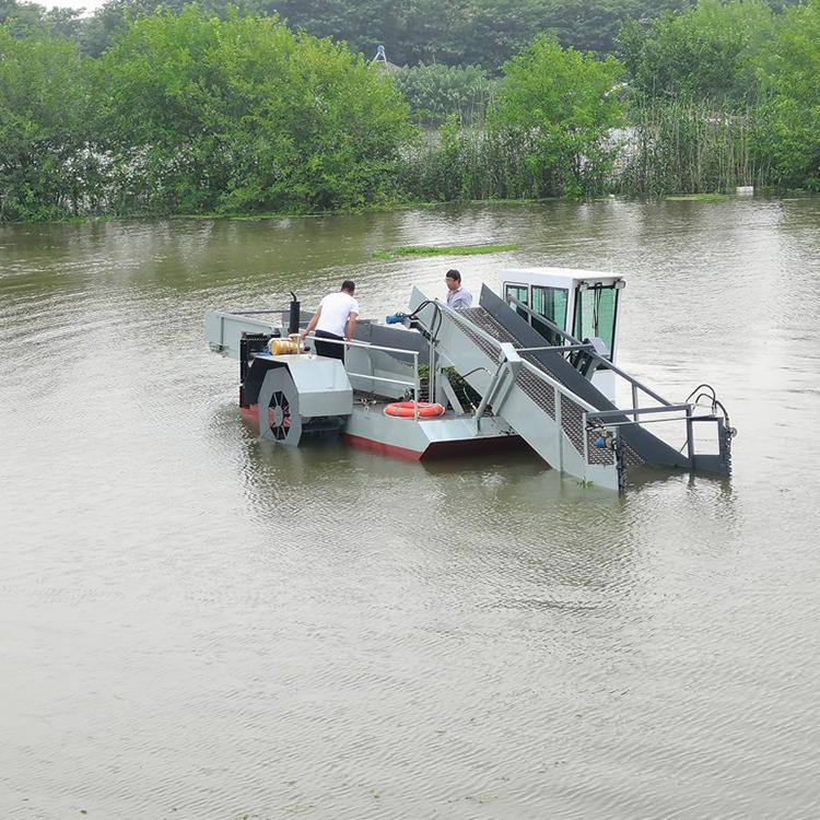 Full-hydraulic grass cutter boat