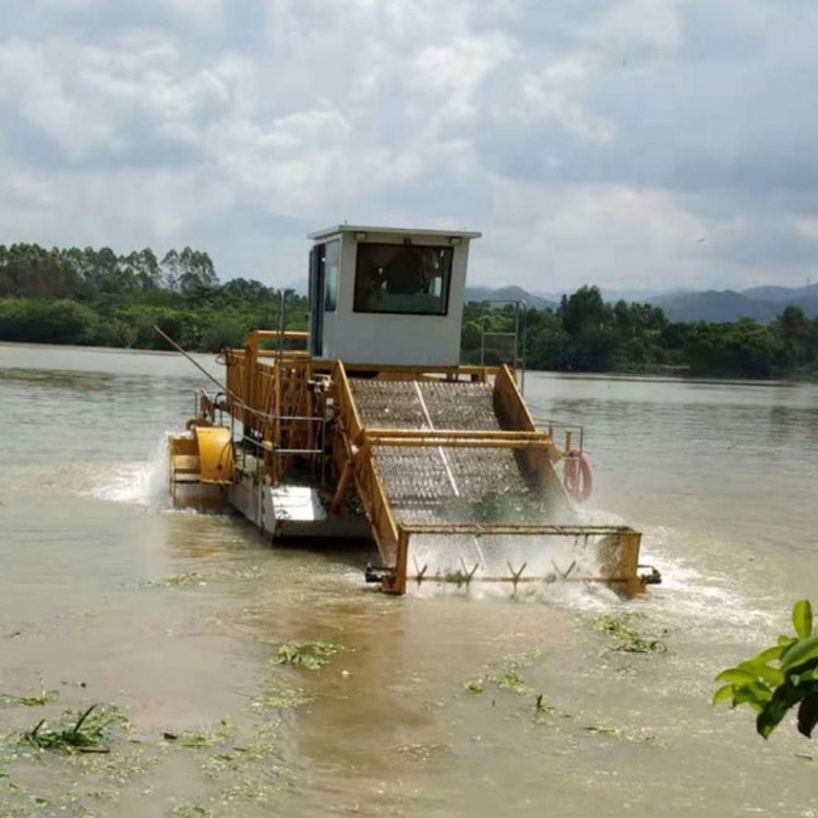 Water Surface Cleaning Vessel